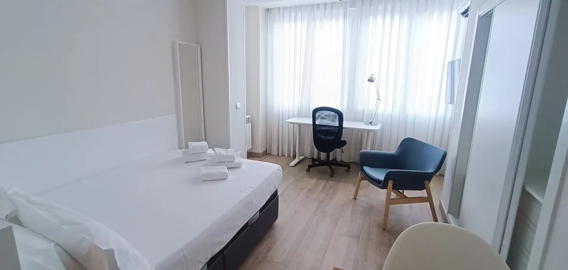 Schlafzimmer von Wohnung zur Miete in Madrid mit Klimaanlage, Heizung und Möbliert