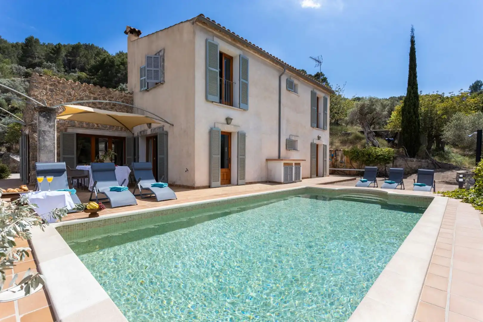 Piscina de Finca rústica de alquiler en Selva con Jardín privado