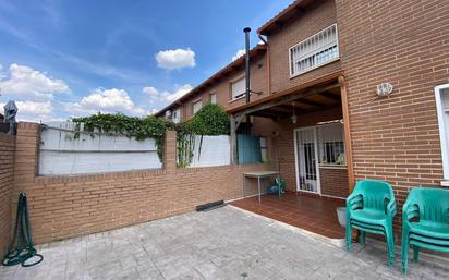 Exterior view of Single-family semi-detached for sale in Torrejón del Rey  with Air Conditioner