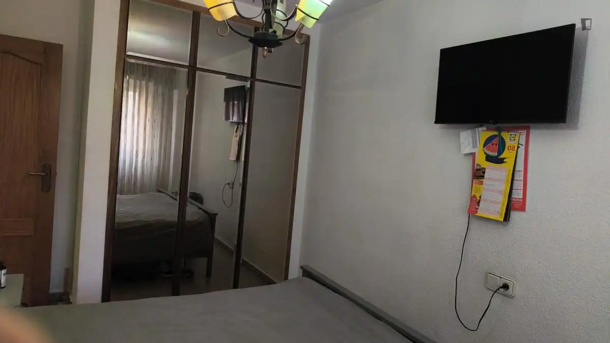 Dormitori de Apartament per a compartir en Mislata amb Moblat, Forn i Rentadora