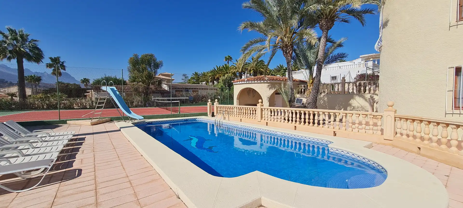 Schwimmbecken von Haus oder Chalet zum Verkauf in Calpe / Calp mit Klimaanlage, Privatgarten und Abstellraum