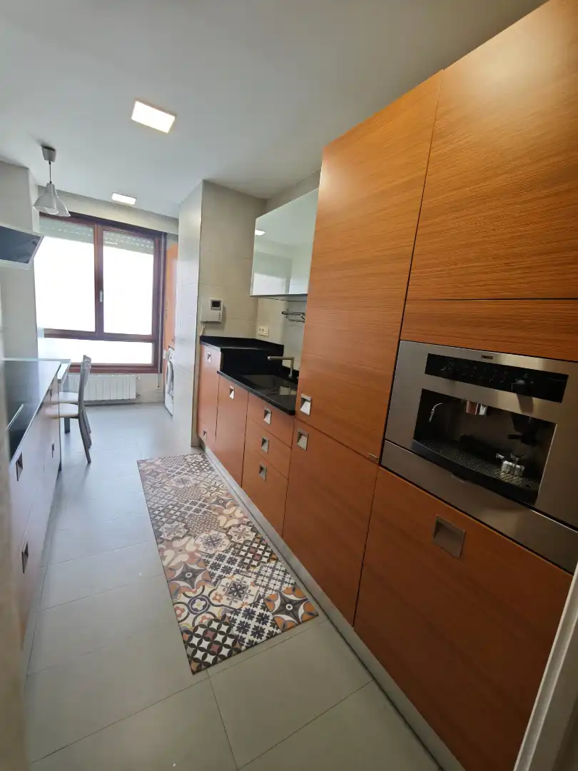 Cocina de Piso de alquiler en Bilbao  con Calefacción, Amueblado y Horno
