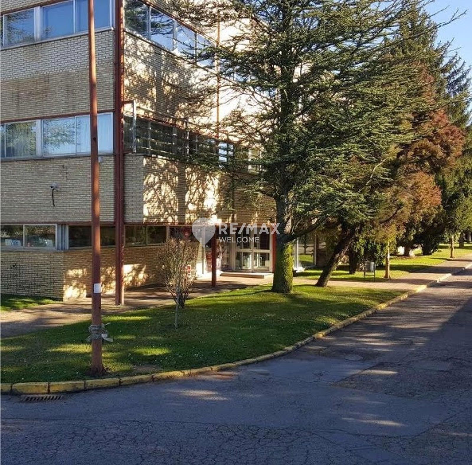 Exterior view of Office to rent in León Capital   with Air Conditioner