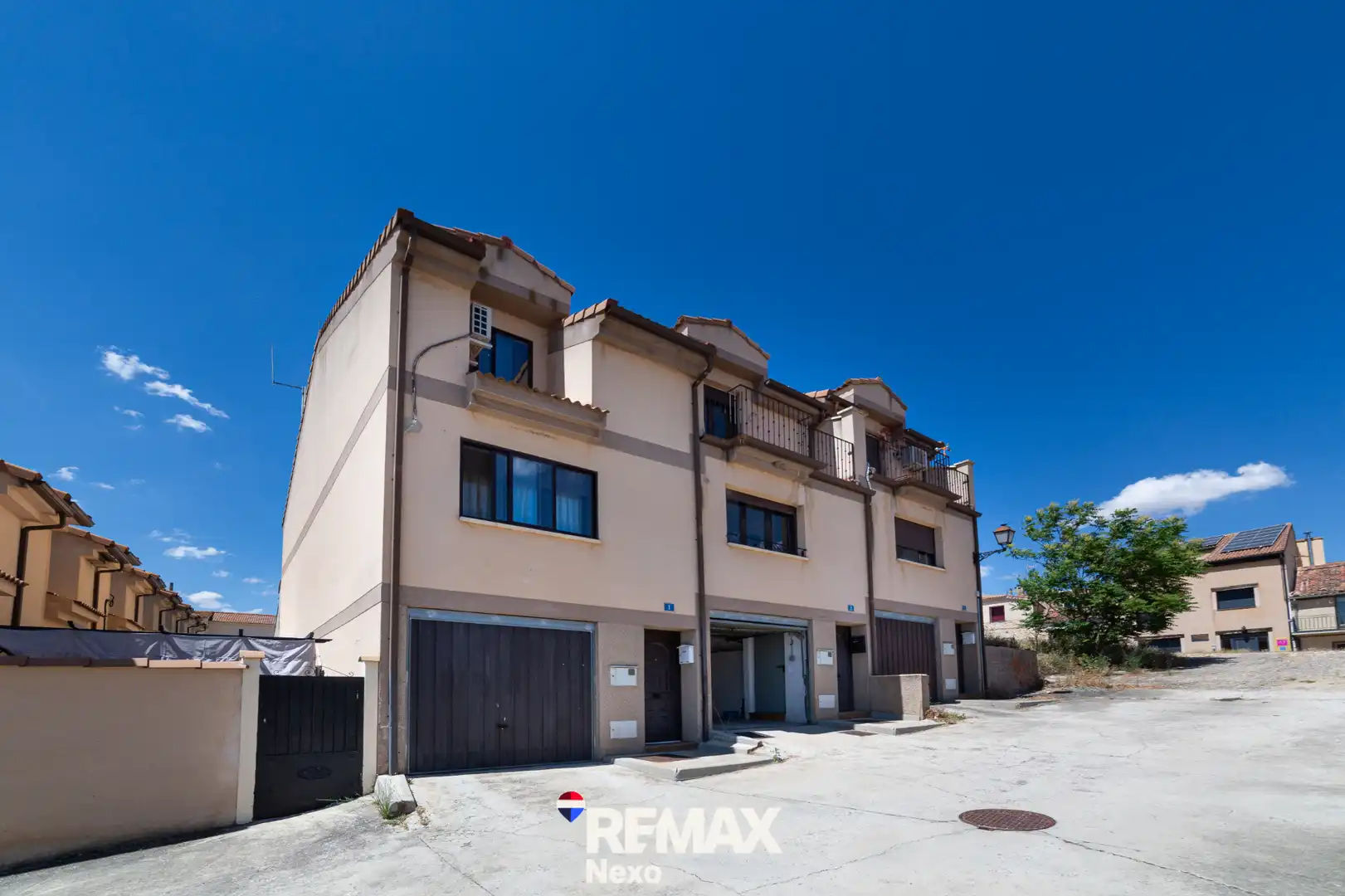 Vista exterior de Casa adosada en venta en Roda de Eresma con Jardín privado, Terraza y Horno