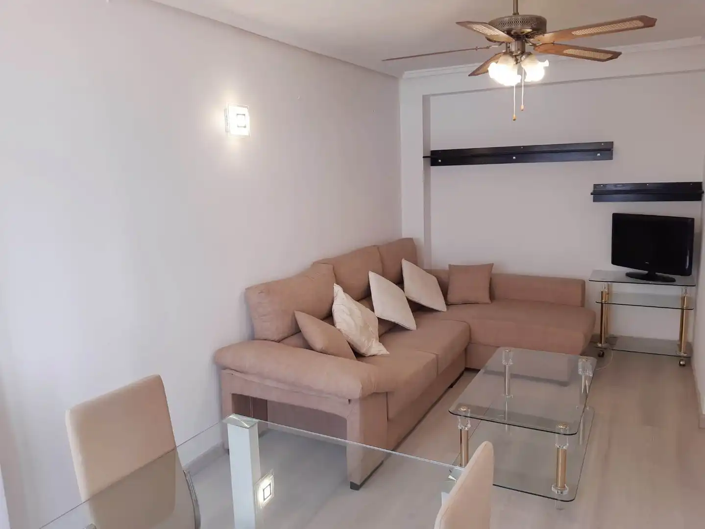 Wohnzimmer von Wohnung zur Miete in  Zaragoza Capital mit Heizung, Parkett und Möbliert