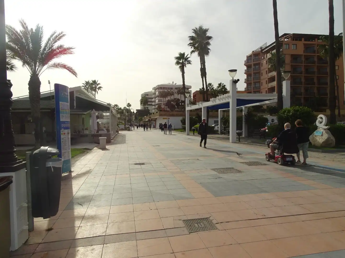 Vista exterior de Casa o xalet en venda en Torremolinos amb Aire condicionat, Calefacció i Moblat