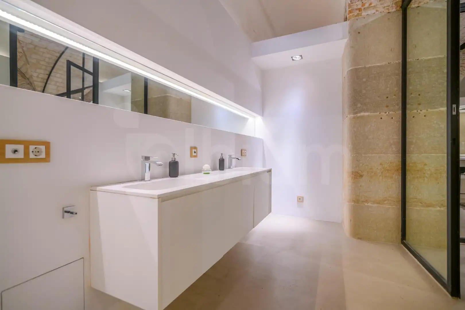 Baño de Oficina de alquiler en Ciutat Vella