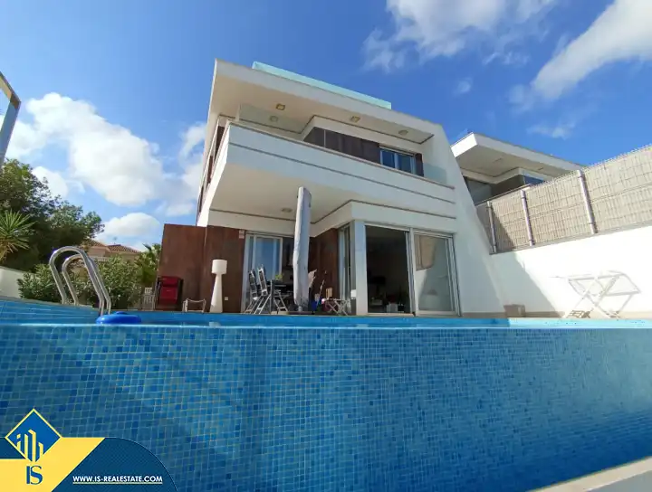 Villa avec piscine à vendre à Orihuela ciudad