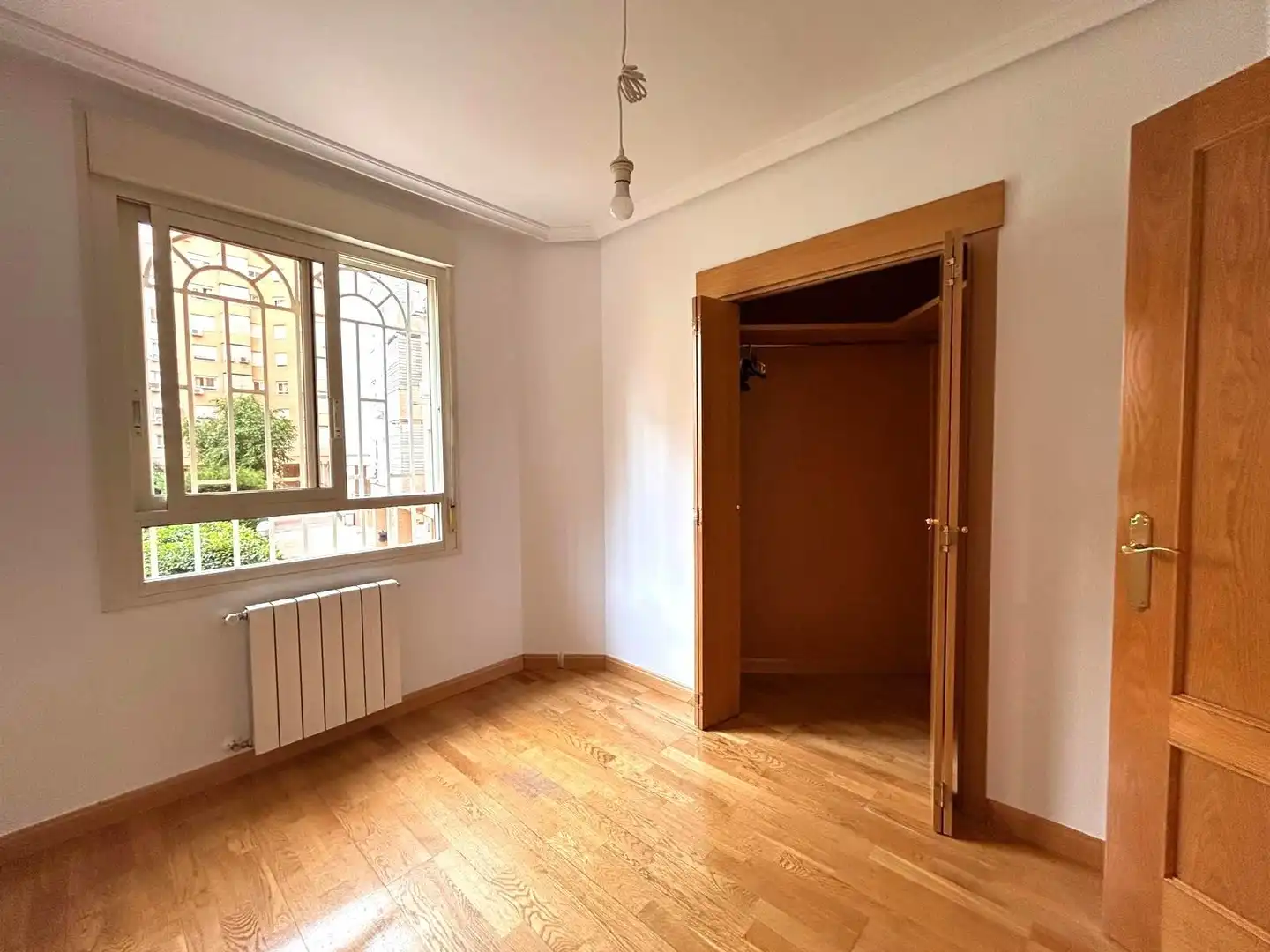 Bedroom of Flat for sale in Madrid  with Air Conditioner, Heating and Community pool
