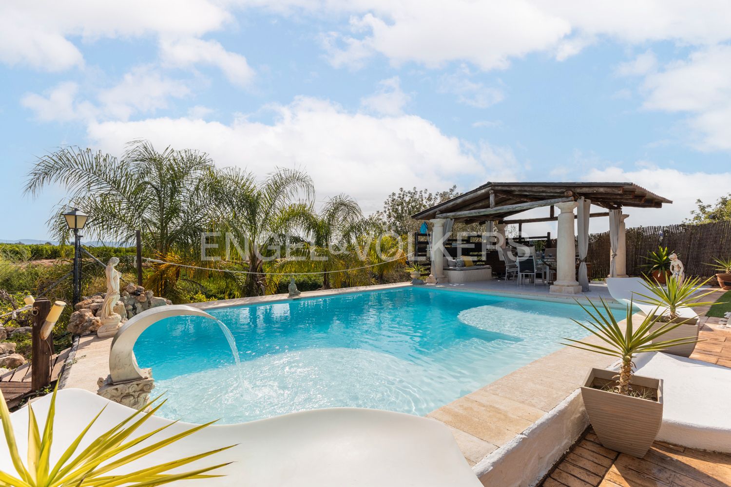 Swimming pool of House or chalet for sale in Pedralba  with Air Conditioner, Heating and Private garden