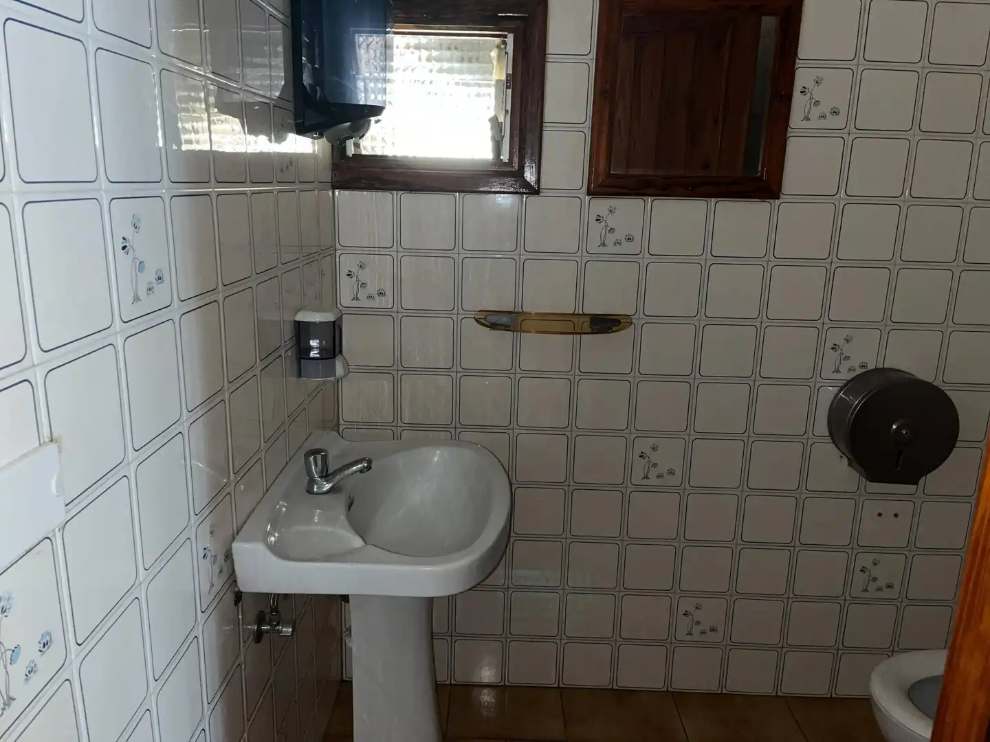 Bathroom of Commercial properties for rent in El Rosario