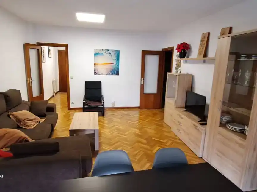 Wohnzimmer von Wohnung zur Miete in  Pamplona / Iruña mit Klimaanlage und Balkon