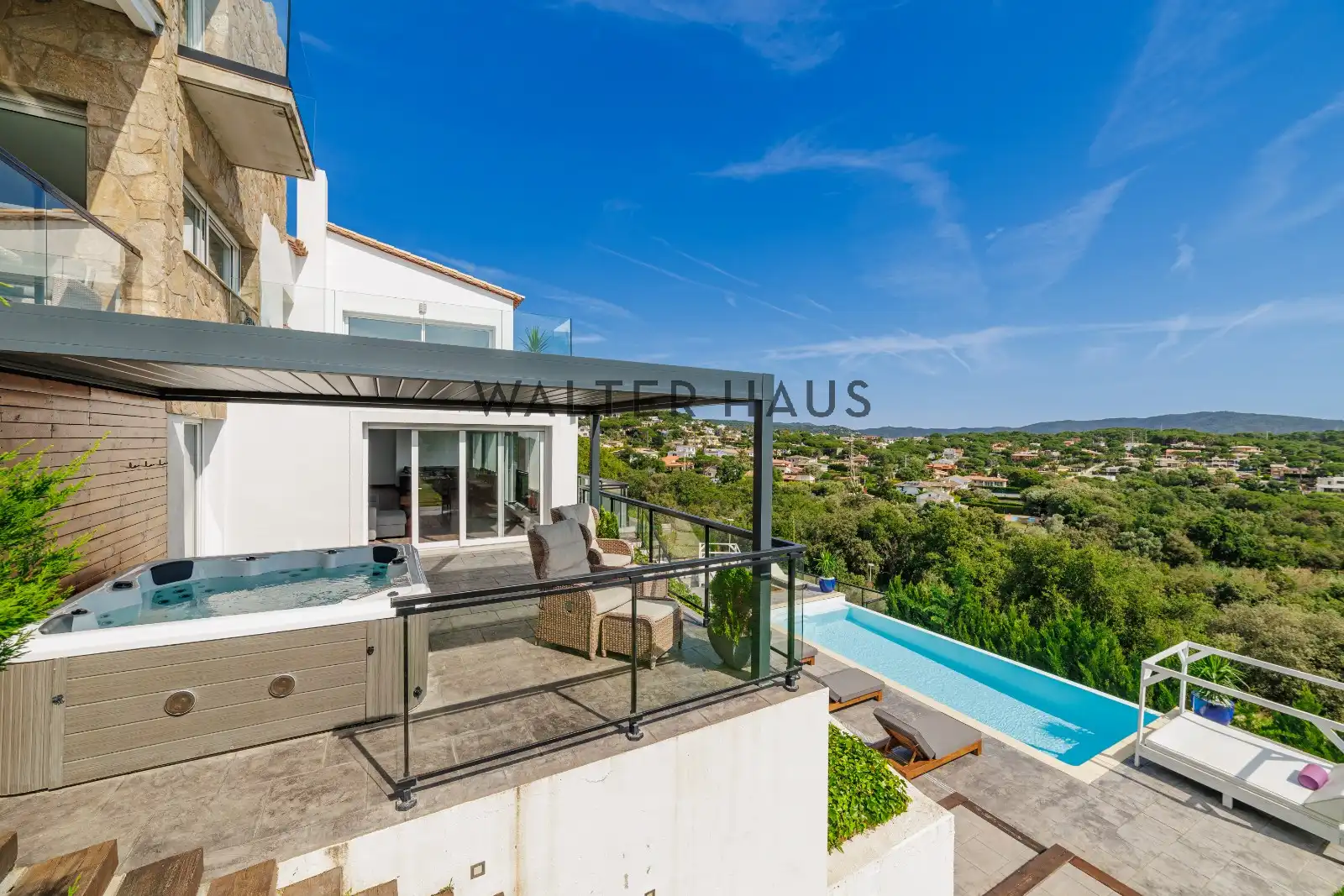 Villa con piscina in vendita a Carrer Llívia, imagen 2