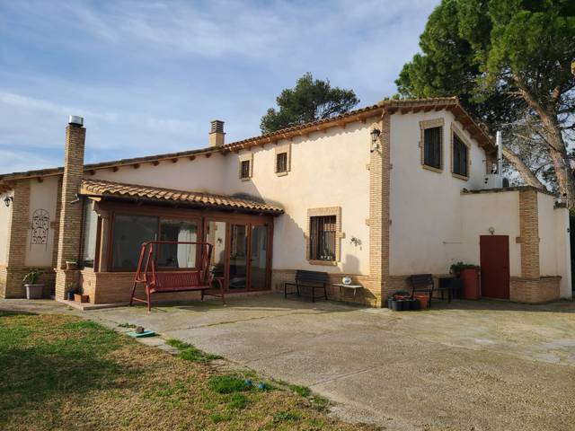 Casa-chalet en Venta en Montañana