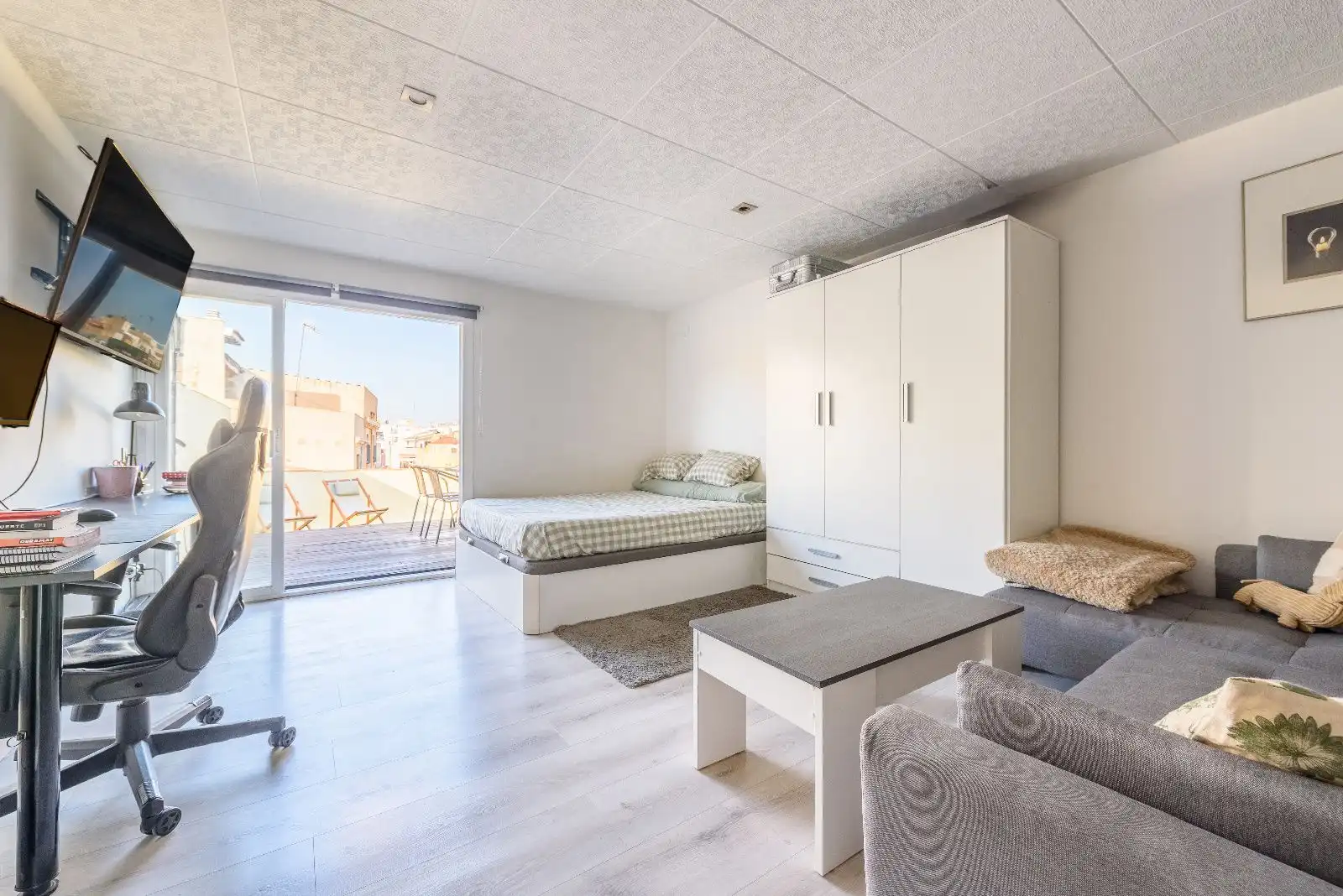 Habitación de Ático en venta en Tarragona con Aire acondicionado, Terraza y Amueblado