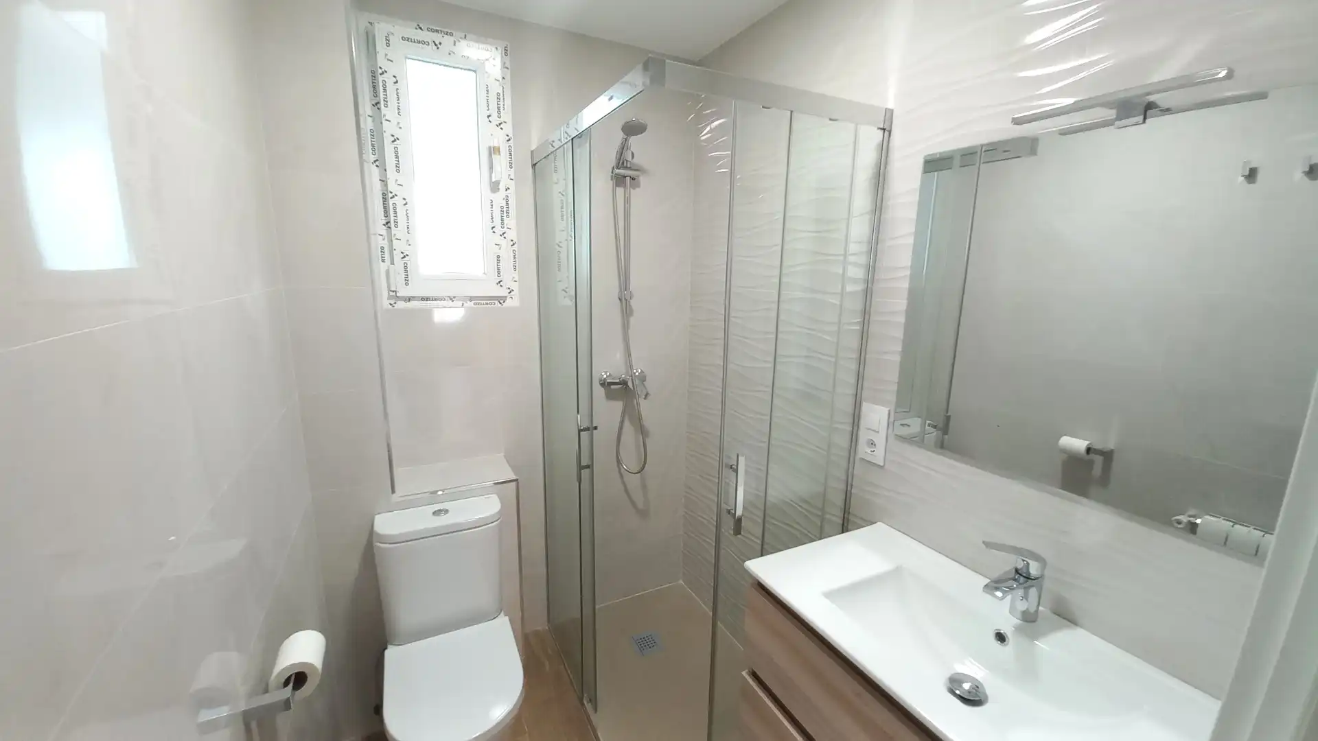 Bathroom of Flat for rent in Albacete  with Heating, Oven and Washing machine