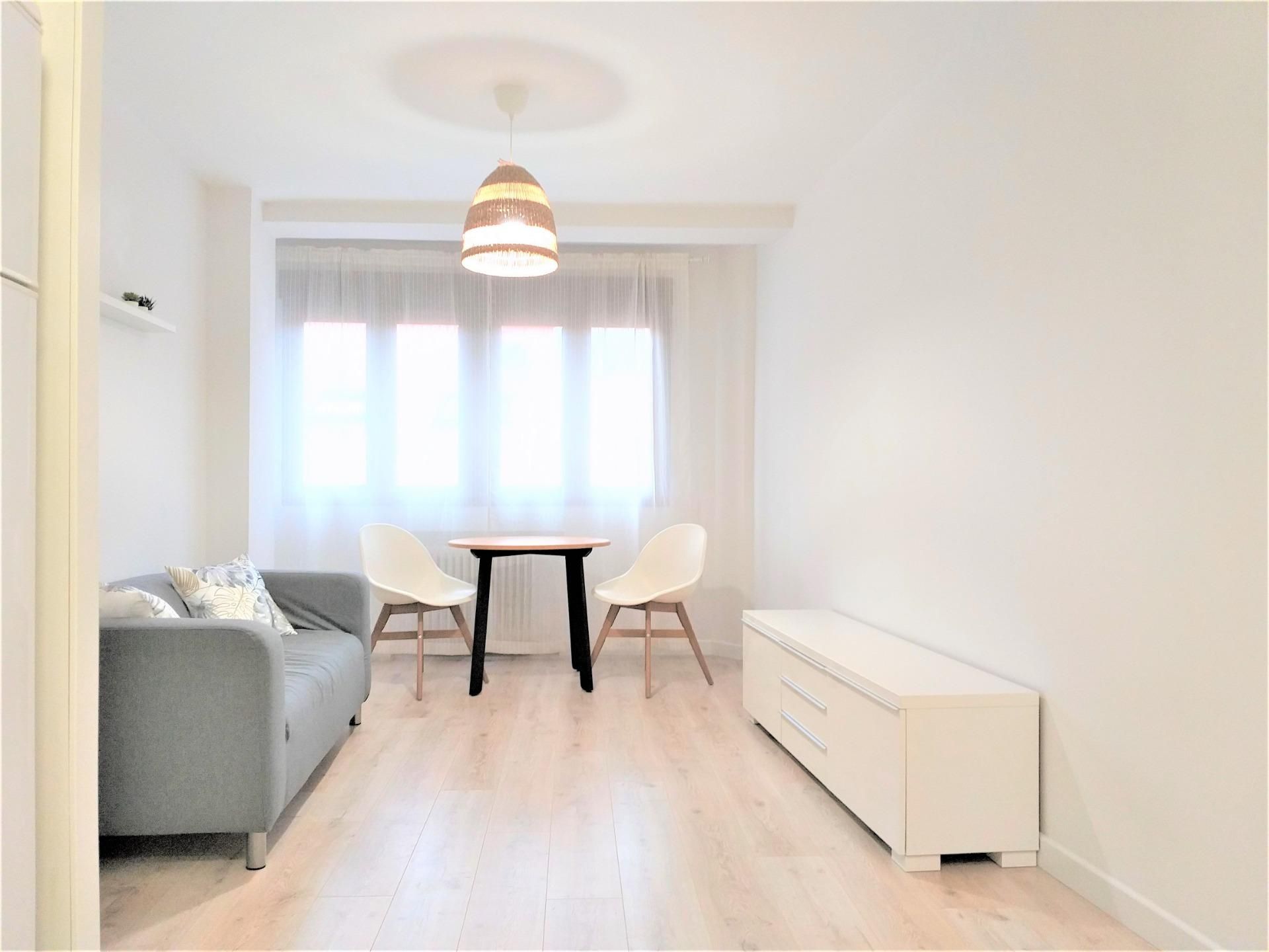 Living room of Flat to rent in Oviedo   with Heating, Parquet flooring and Storage room