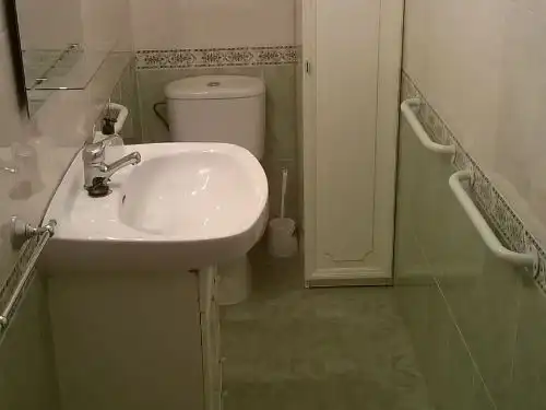 Badezimmer von Wohnung zur Miete in Salamanca mit Heizung, Parkett und Möbliert