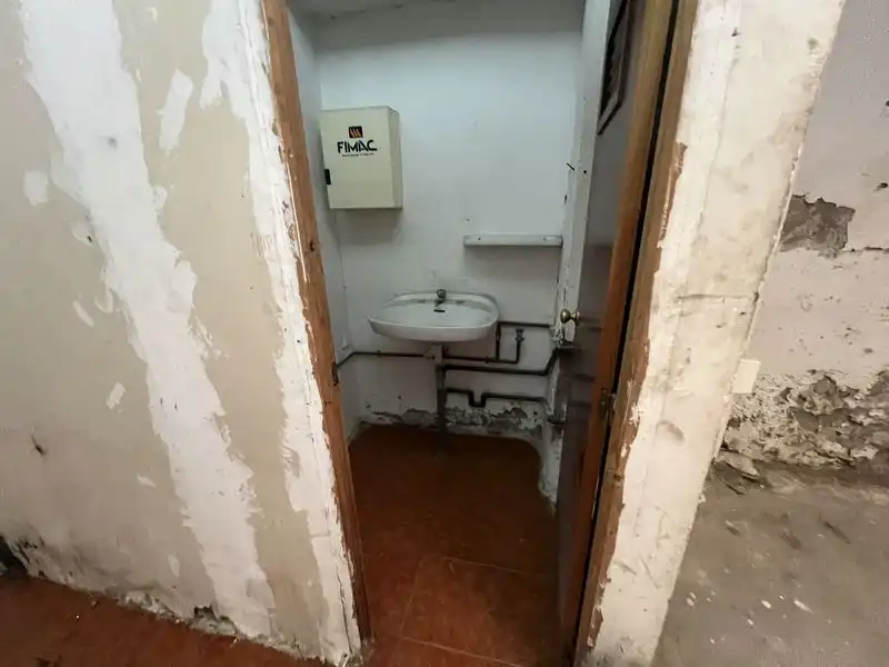 Baño de Local en venta en Sevilla