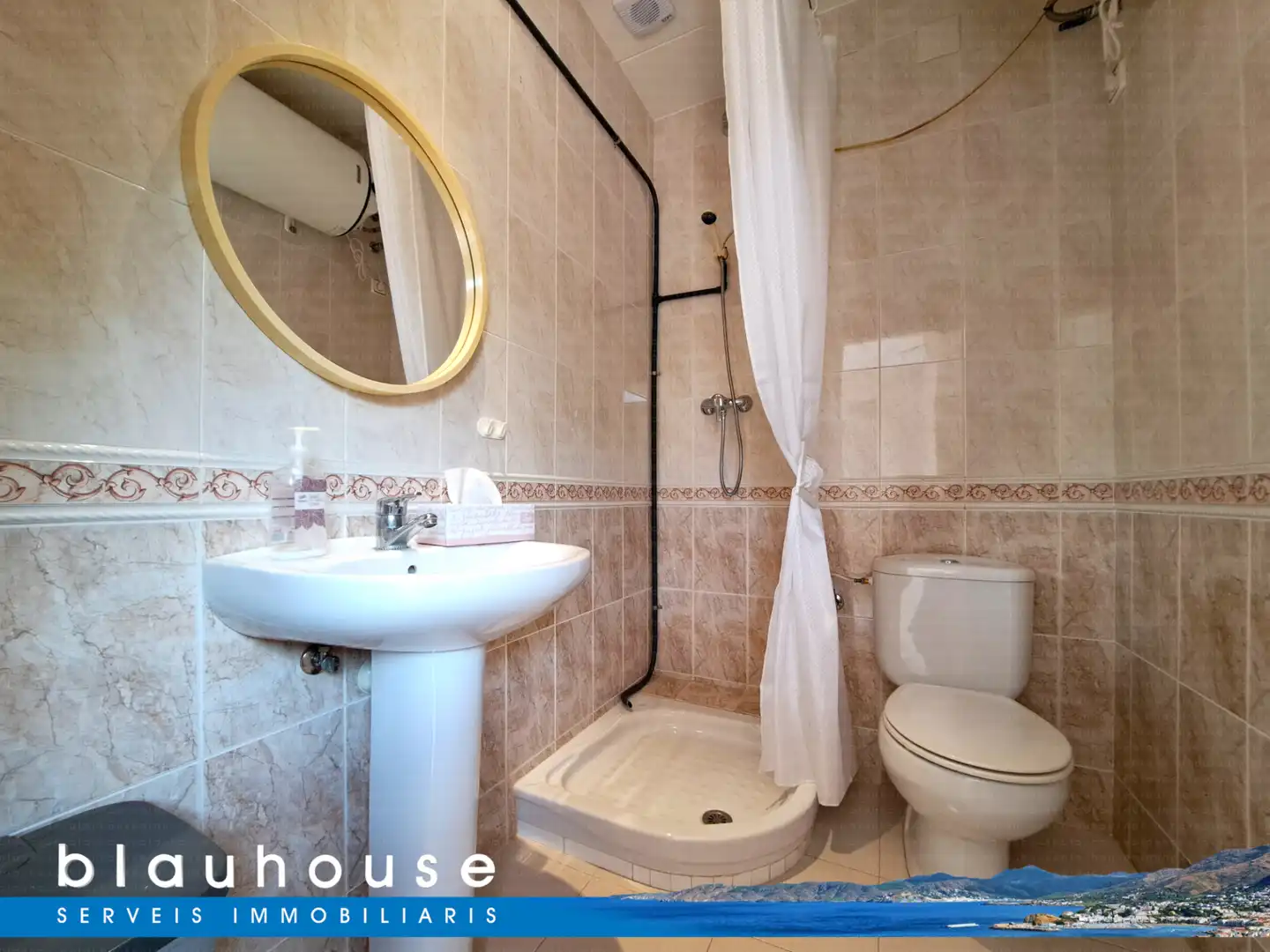 Bathroom of Commercial properties for sale in Llançà