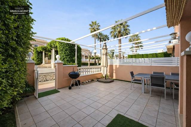 Casa-chalet en Venta en Novamar - Mediterráneo