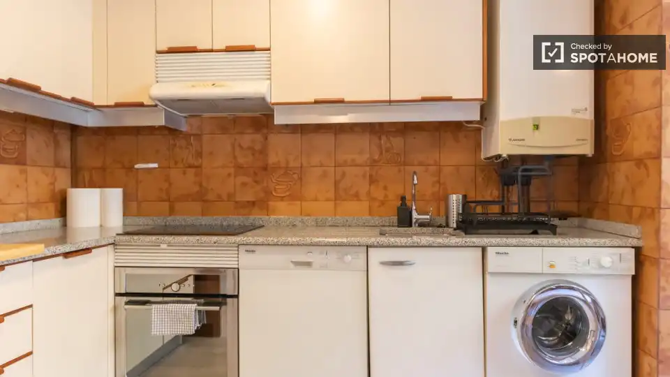 Cocina de Piso de alquiler en Madrid con Aire acondicionado, Calefacción y Amueblado