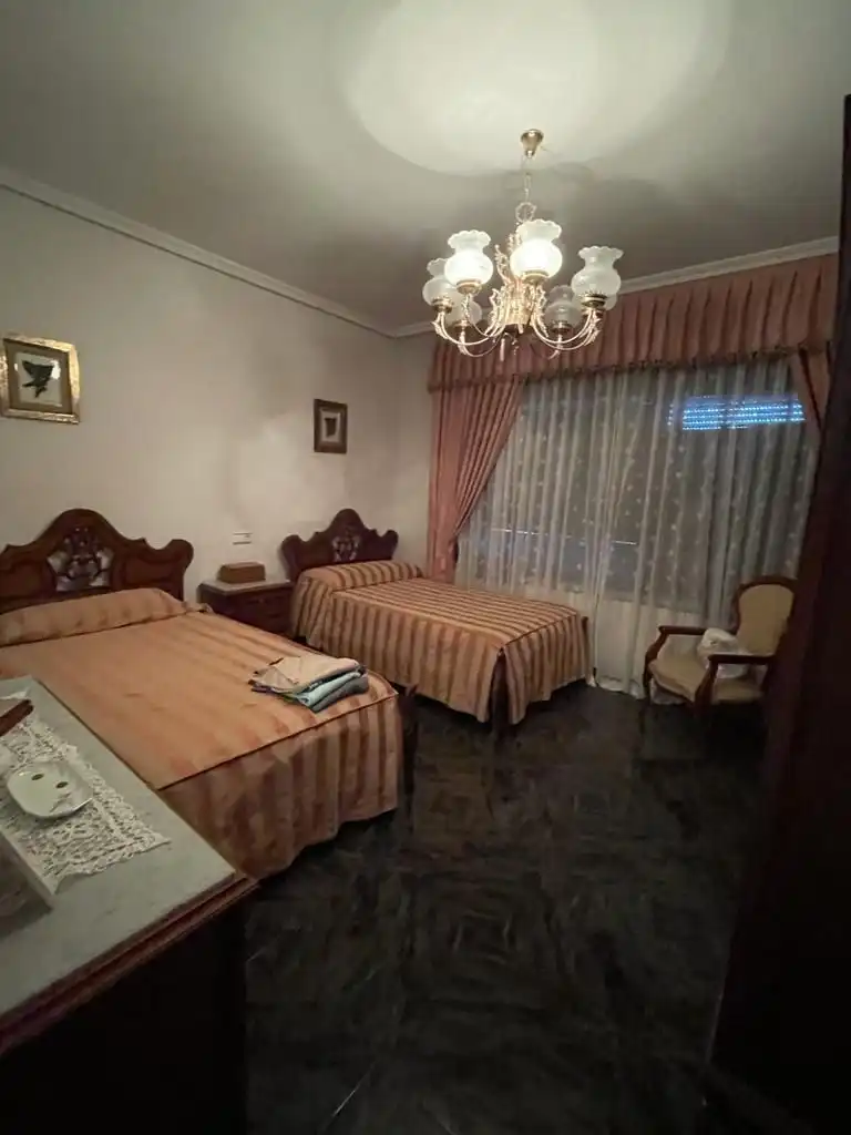 Habitación de Edificio en venta en Madrigal de las Altas Torres