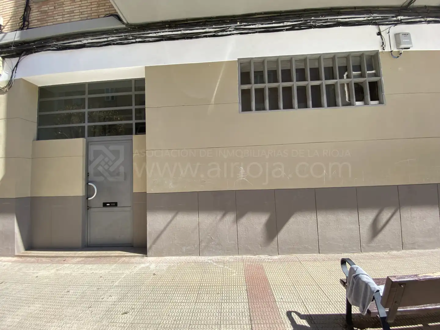 Vista exterior de Local en venta en  Logroño