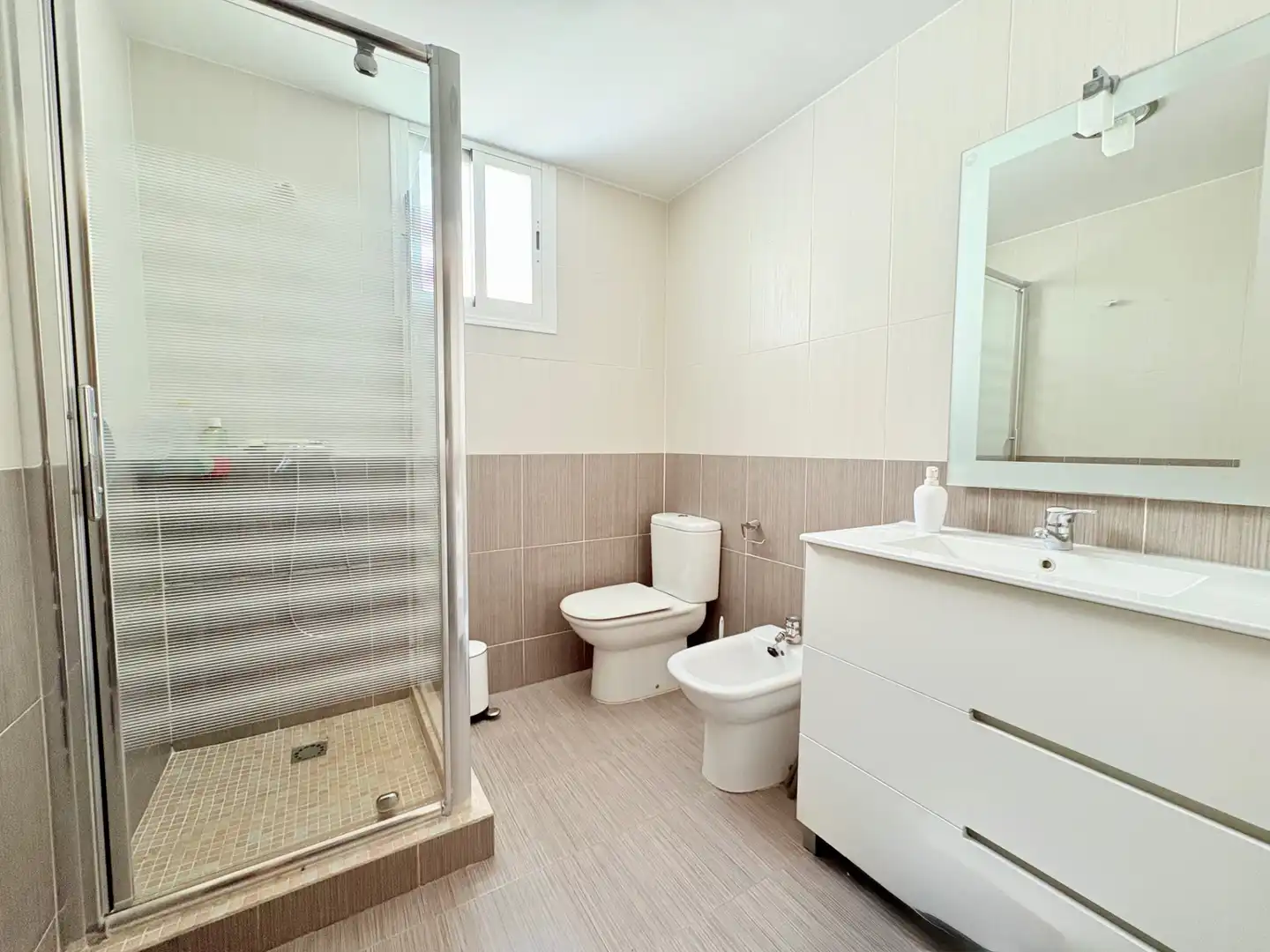 Baño de Piso en venta en Benaguasil con Aire acondicionado, Calefacción y Trastero