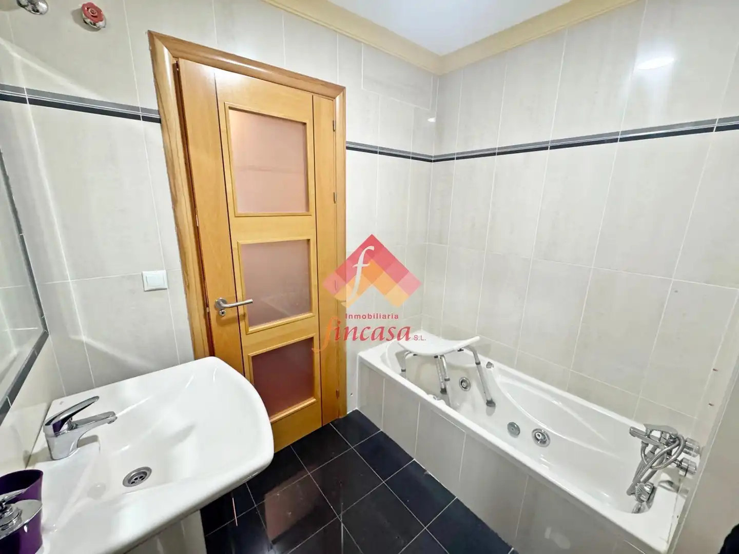 Bathroom of Flat for sale in Ronda  with Terrace and Furnished