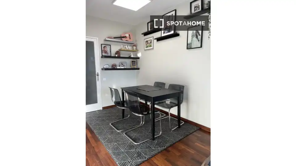 Comedor de Piso para compartir en Barcelona con Aire acondicionado, Calefacción y Amueblado