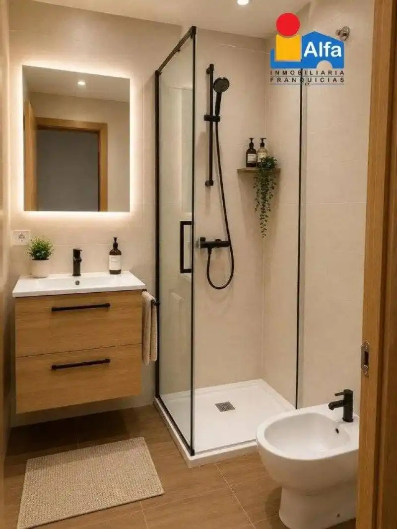 Baño de Piso en venta en Cáceres con Aire acondicionado, Jardín privado y Terraza