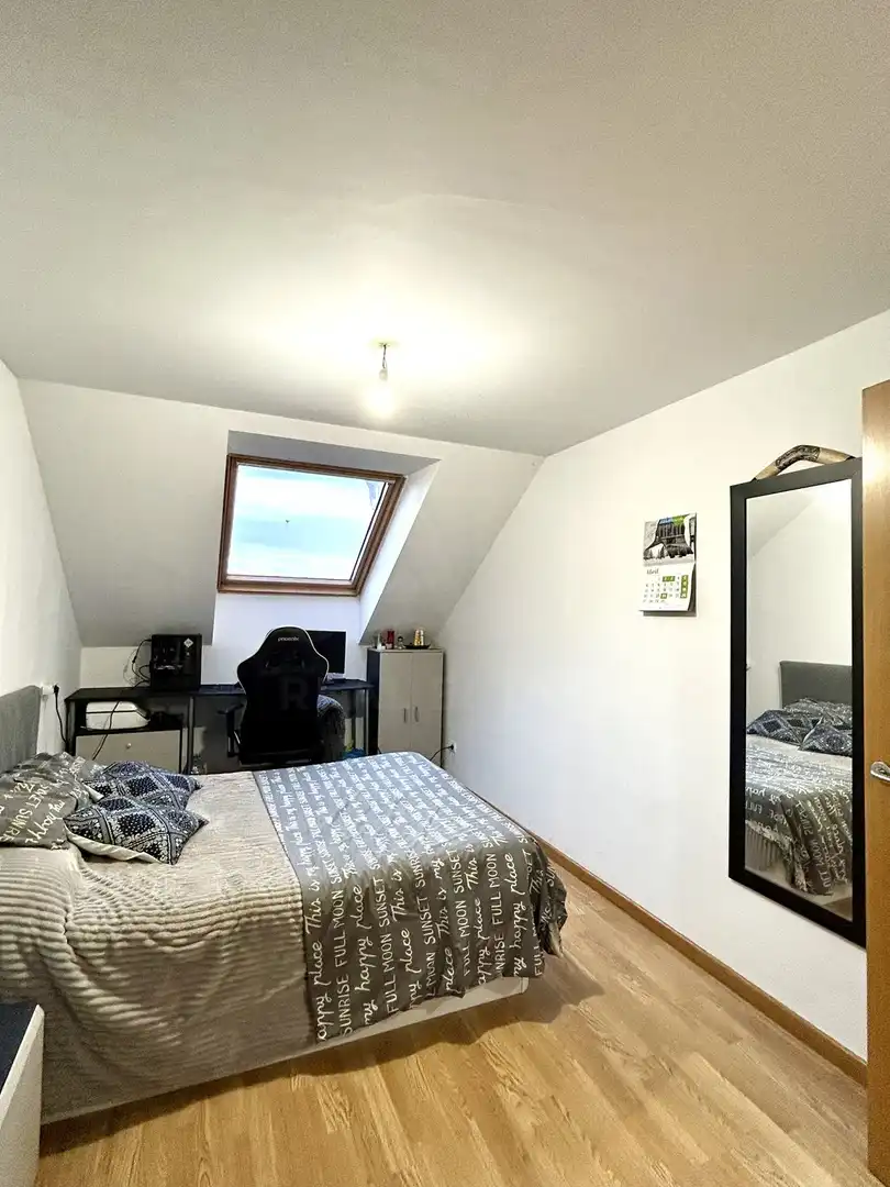 Schlafzimmer von Maisonette zum Verkauf in Valverde de la Virgen mit Klimaanlage und Heizung