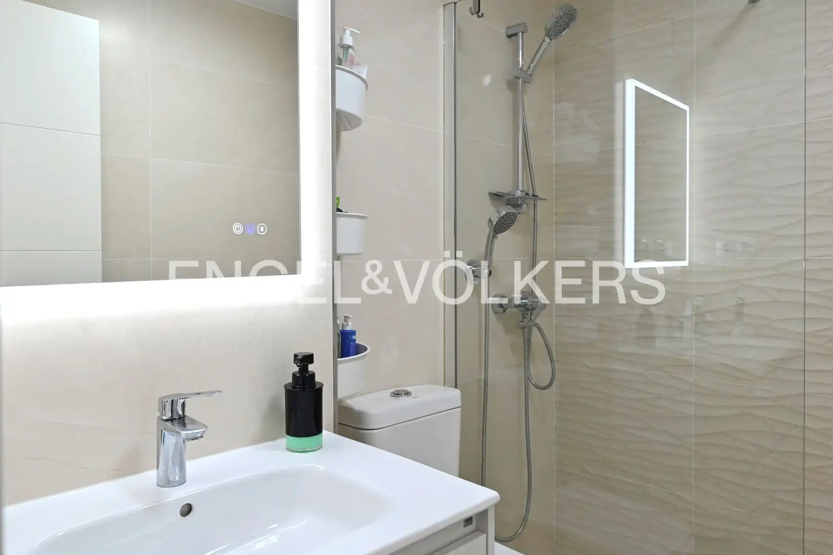 Baño de Piso en venta en Camargo con Calefacción, Terraza y Trastero