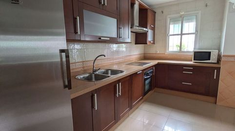 Foto 2 de Casa adosada en venta en Calle Cristóbal Halfter, Cavaleri, Mairena del Aljarafe