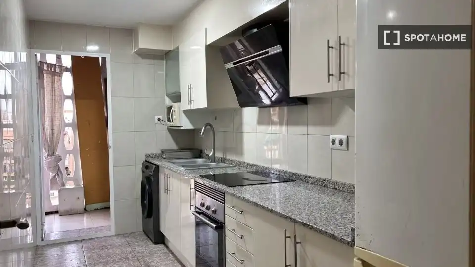 Cocina de Piso de alquiler en Valencia con Aire acondicionado, Calefacción y Amueblado