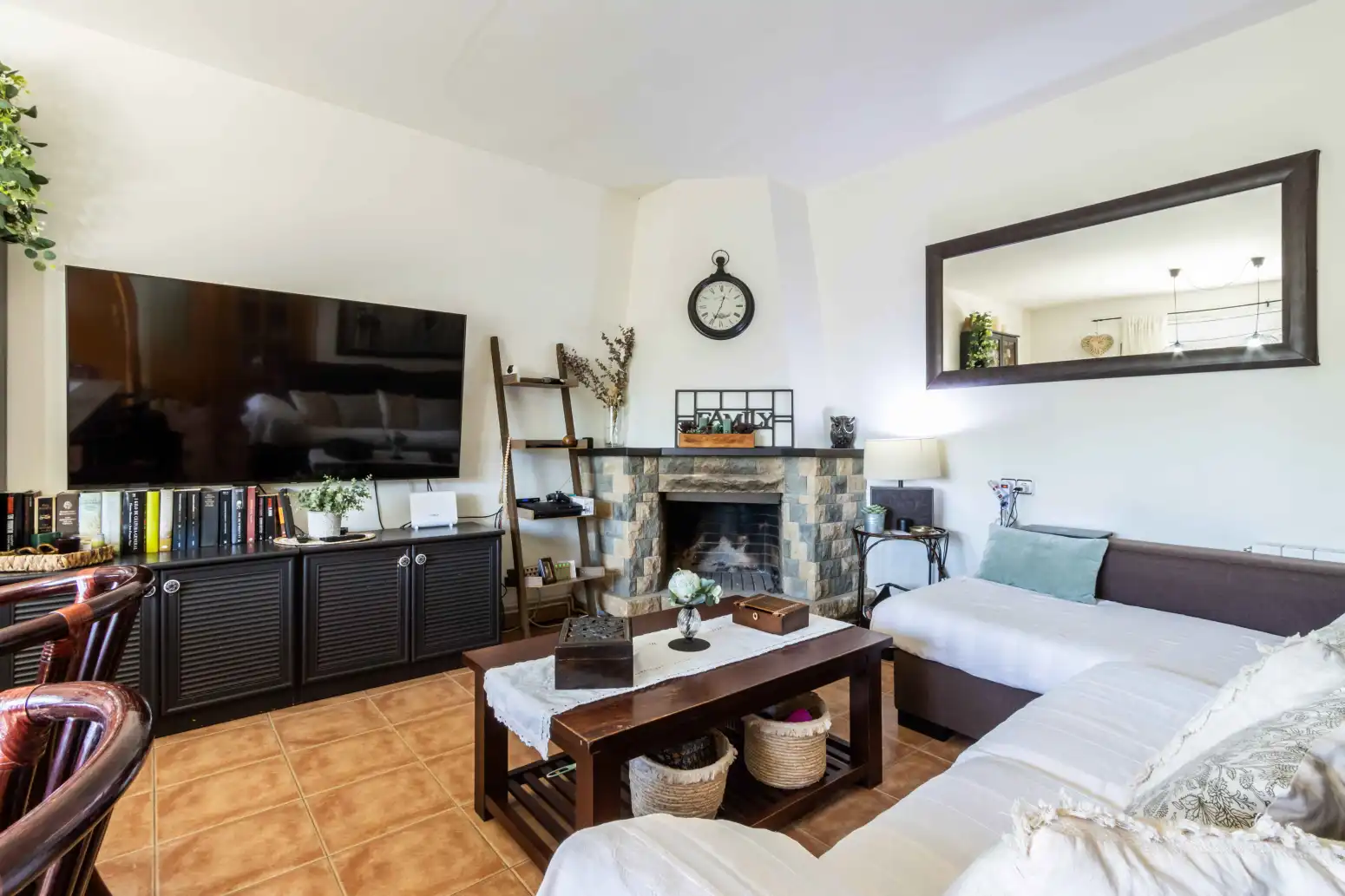 Sala d'estar de Casa o xalet en venda en Viladecavalls amb Jardí privat i Moblat