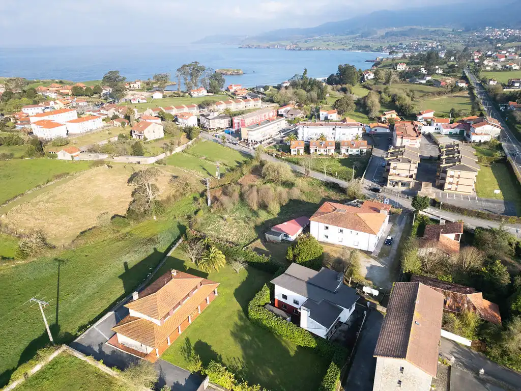 Vista exterior de Casa o xalet en venda en Colunga amb Calefacció i Moblat