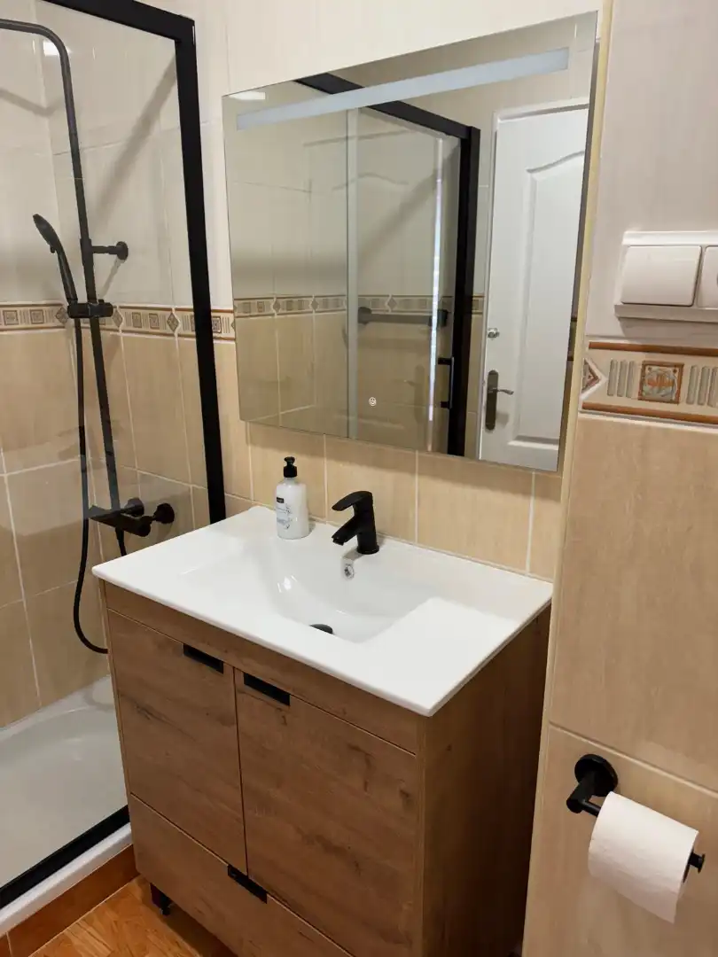 Baño de Piso en venta en Elche / Elx con Amueblado, Horno y Lavadora