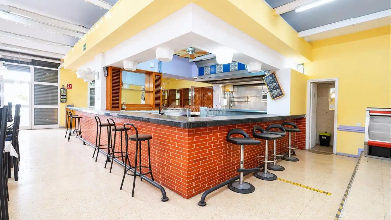 Local comercial en venda a La Salud - La Salle