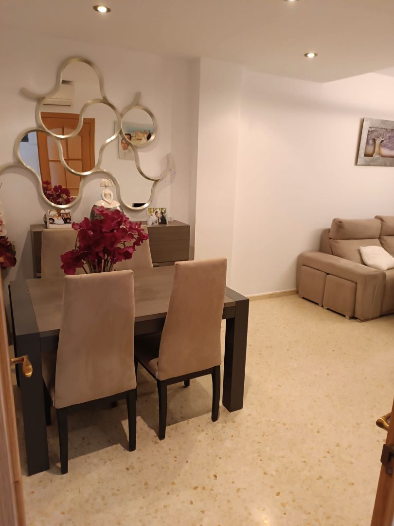 Menjador de Casa o xalet en venda en La Guijarrosa amb Aire condicionat, Terrassa i Moblat