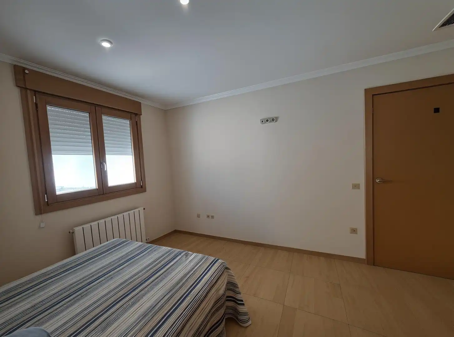Schlafzimmer von Dachboden zum Verkauf in Benigànim mit Klimaanlage, Heizung und Terrasse
