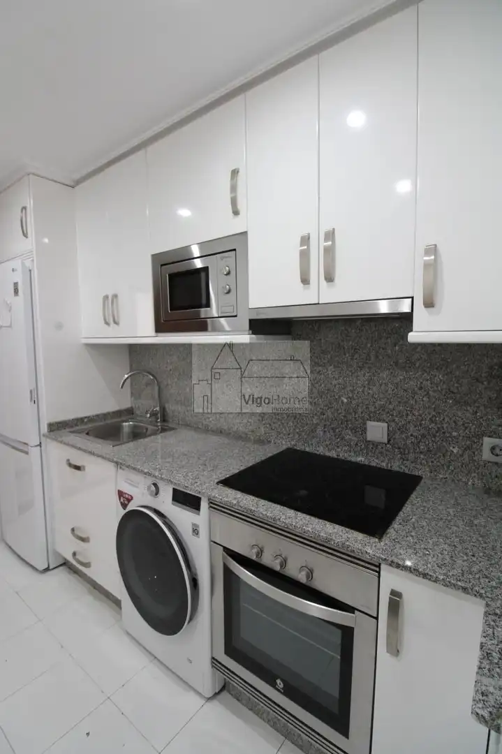 Kitchen of Flat for rent in Vigo   with Heating, Parquet flooring and Storage room
