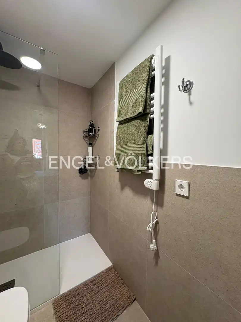 Badezimmer von Wohnung zur Miete in Madrid mit Klimaanlage, Heizung und Schwimmbad