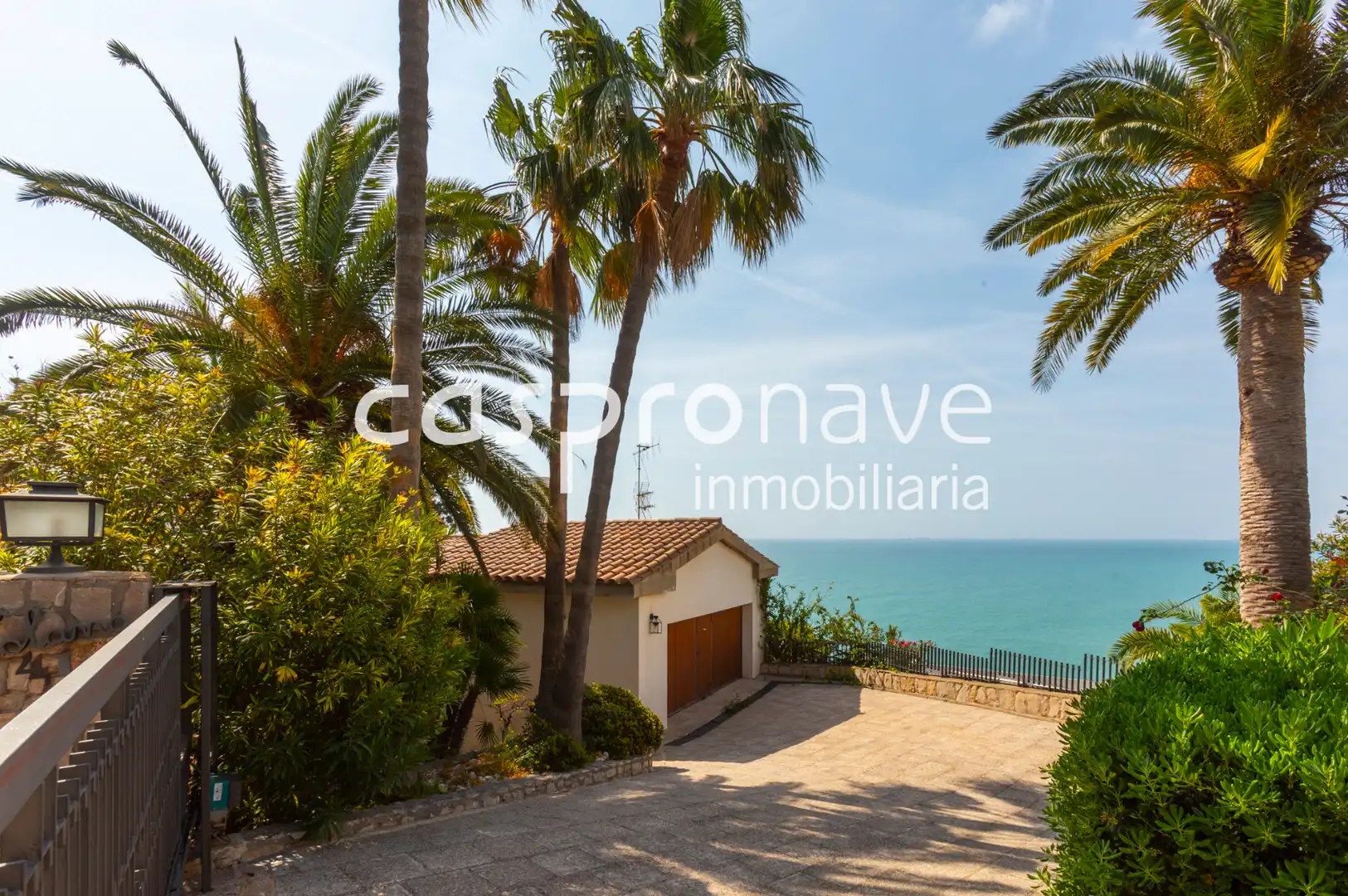 Vista exterior de Casa o xalet en venda en Oropesa del Mar / Orpesa amb Jardí privat, Terrassa i Piscina