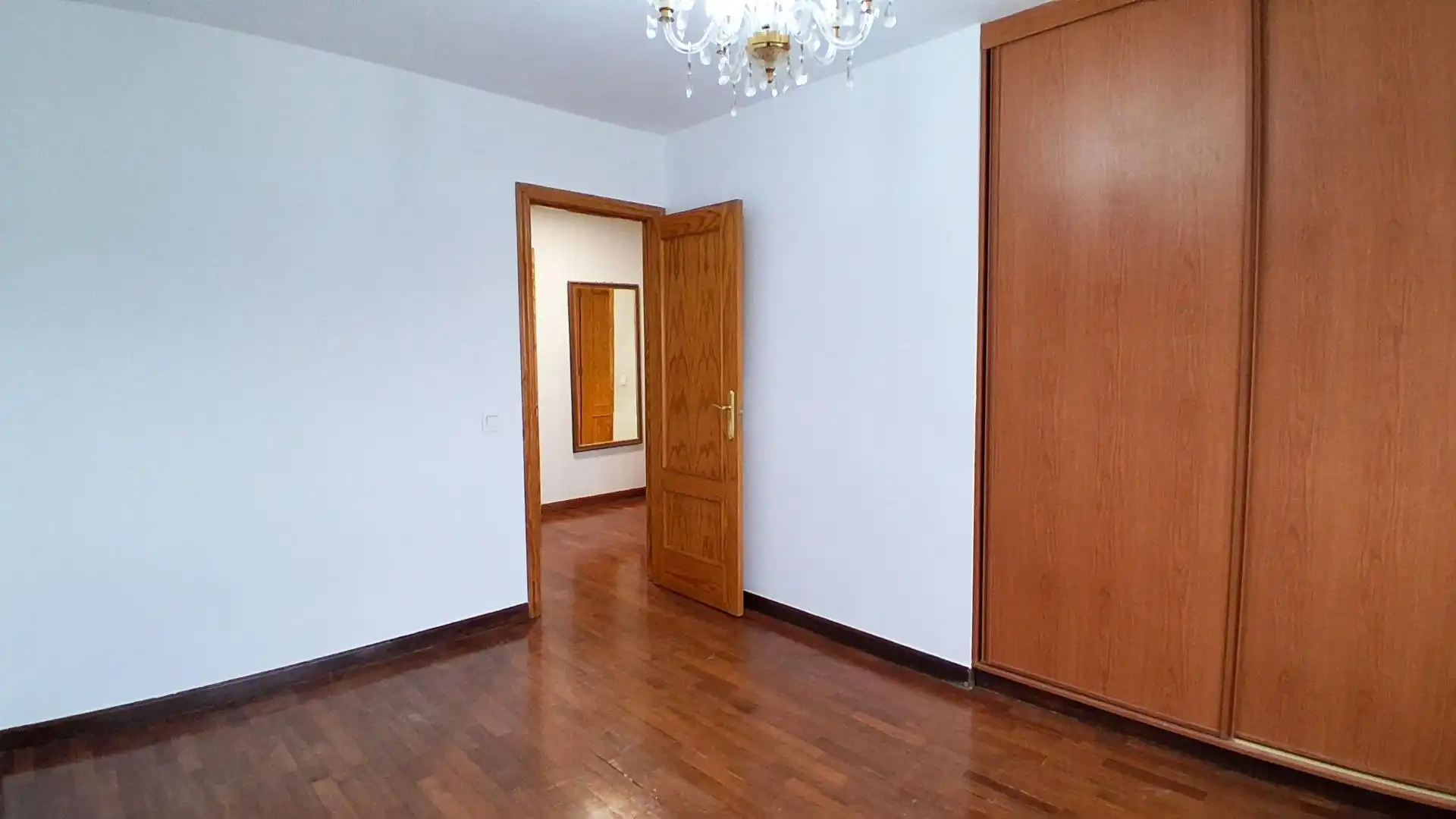 Schlafzimmer von Einfamilien-Reihenhaus zum Verkauf in Cabrerizos mit Heizung, Abstellraum und Schwimmbad