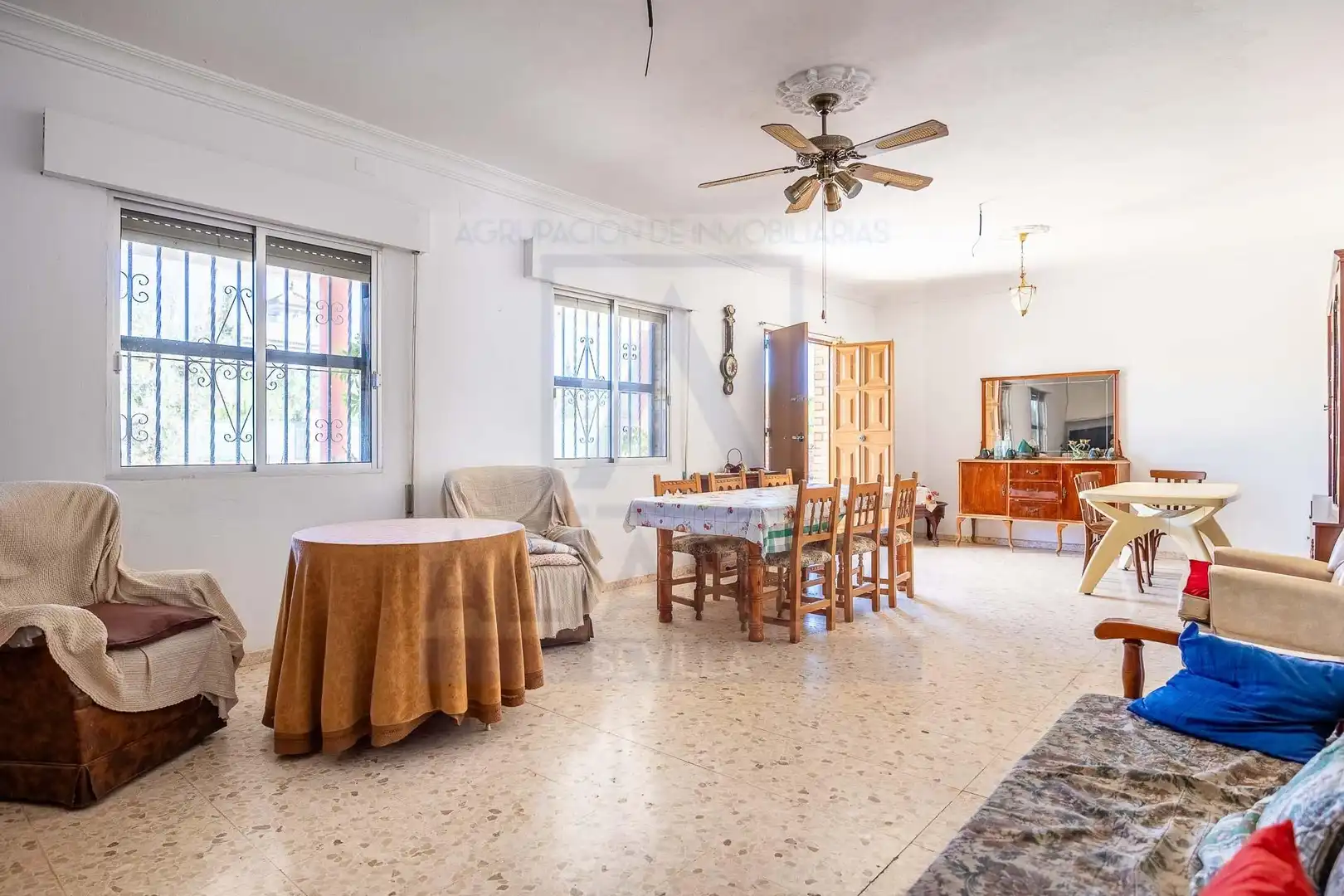 Houses for sale in Sanlúcar la Mayor, Sevilla