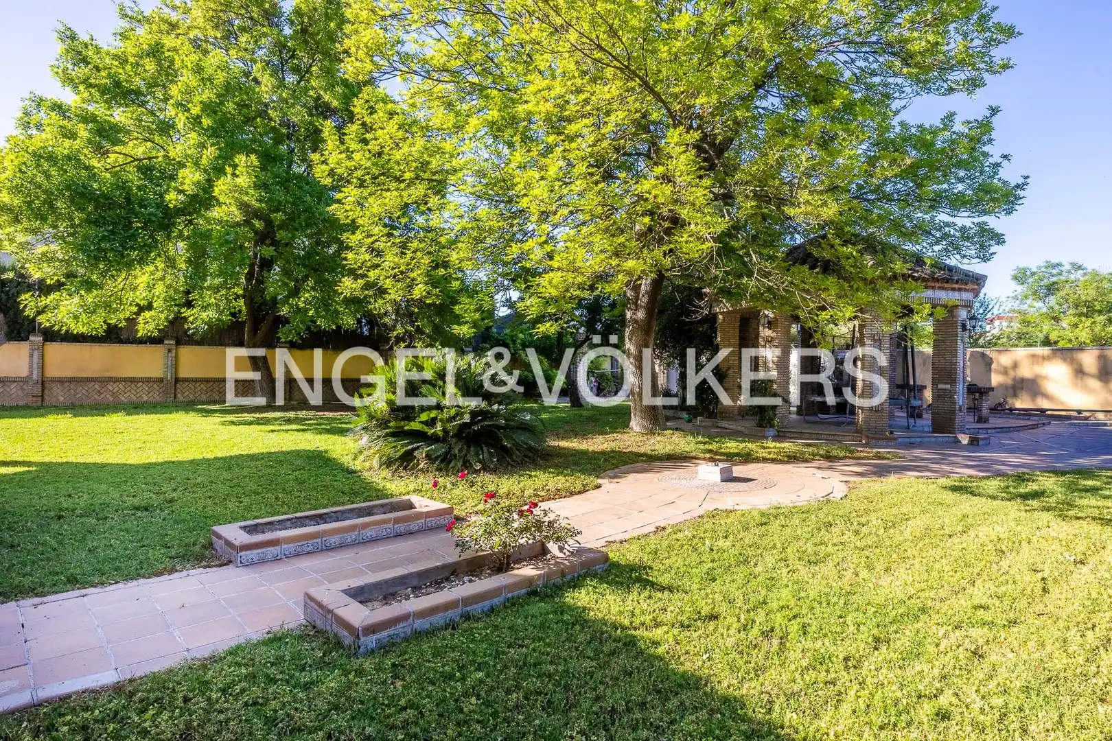 Exterior view of Houses for sale in Sevilla  with Air Conditioner, Heating and Private garden