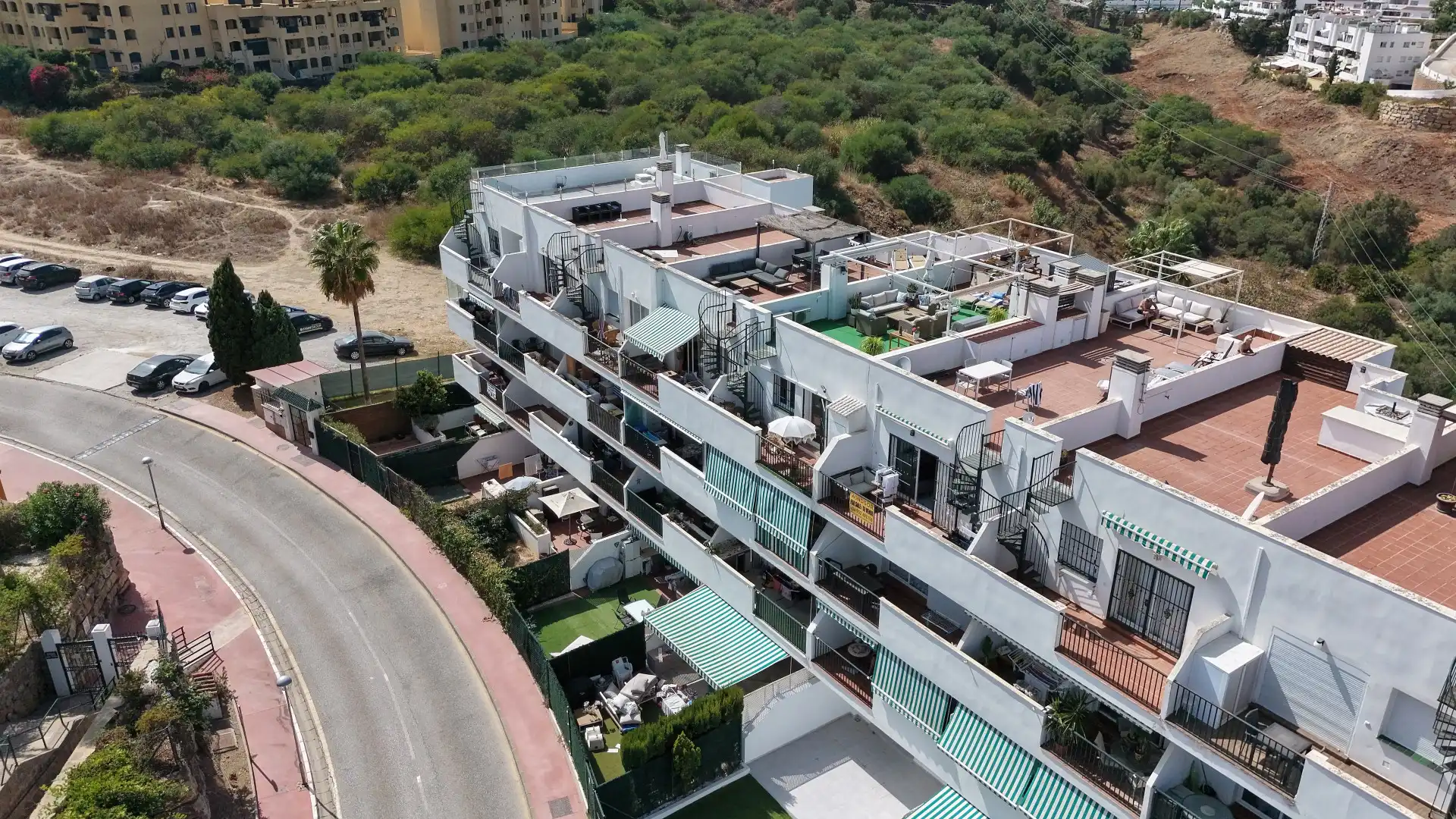 Vista exterior de Ático en venta en Mijas con Aire acondicionado, Terraza y Piscina