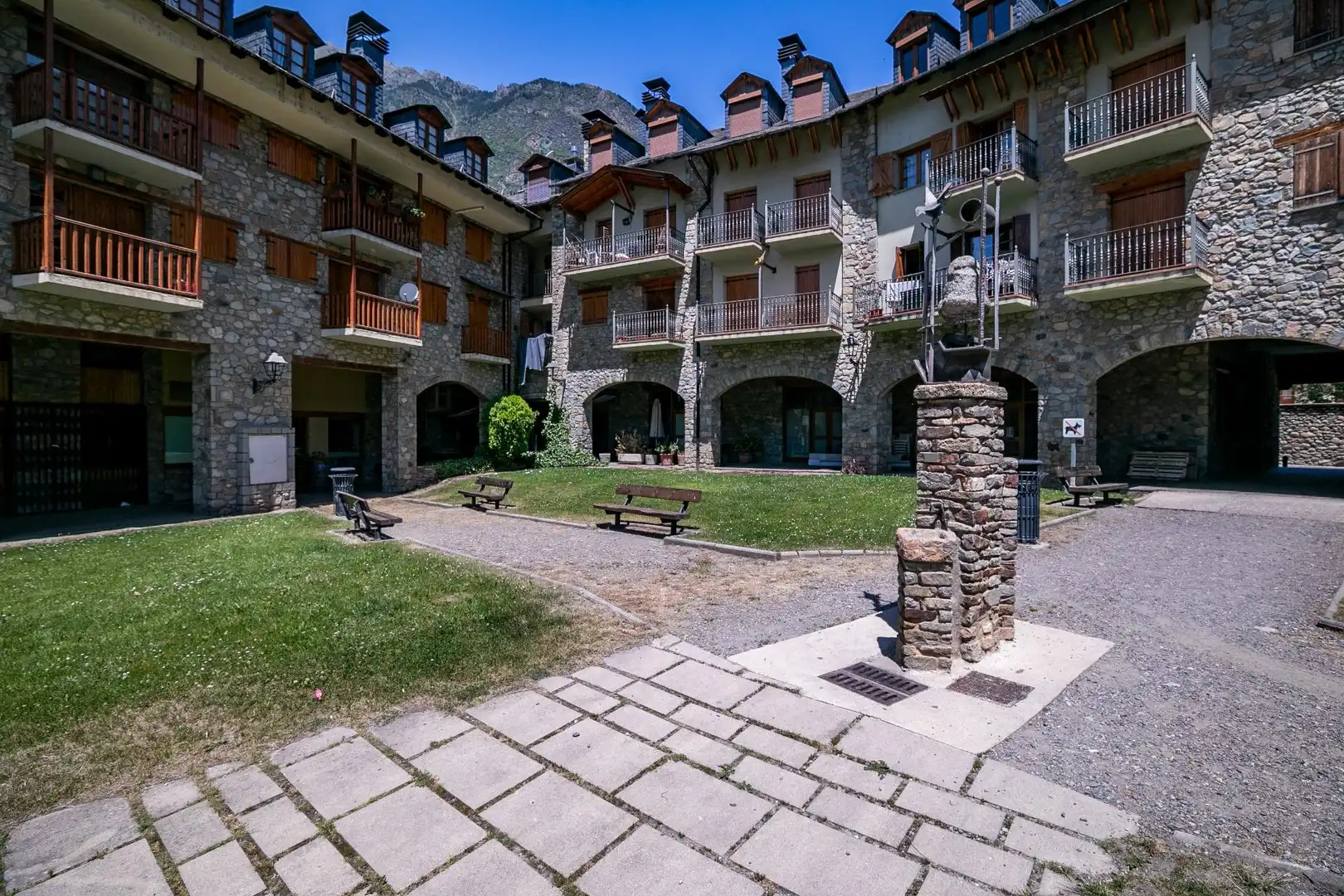 Vista exterior de Local en venta en Benasque